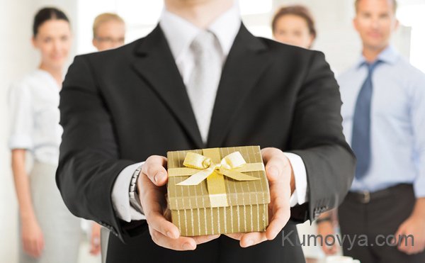 Что выбрать в подарок мужчине коллеге?