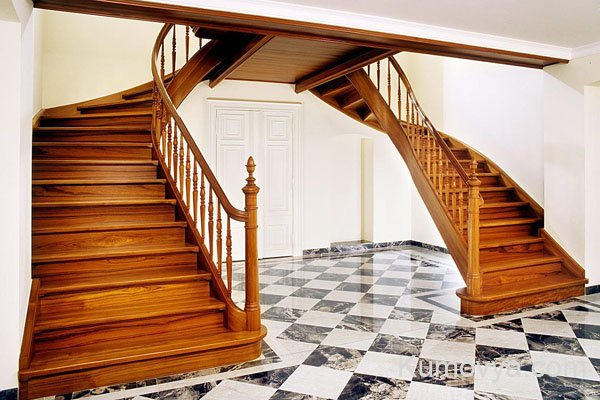 Пять преимуществ деревянных лестниц и почему подобные конструкции стоит заказать у специалистов компании “Gradius”?